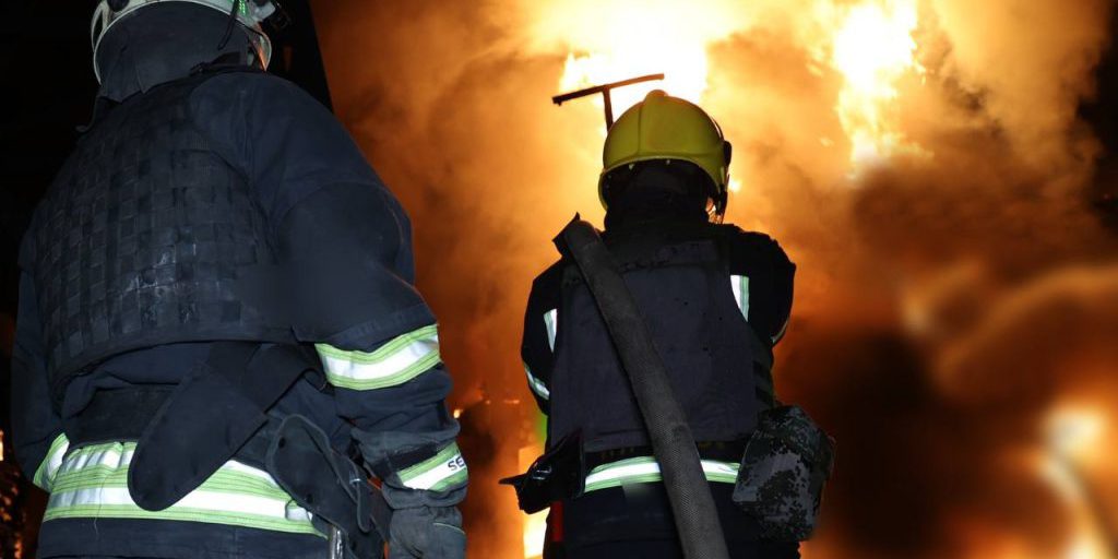 Attacco notturno russo a Kryvyi Rih: incendio in struttura industriale e danni all'infrastruttura energetica, la comunità internazionale condanna gli attacchi e chiede la fine delle hostilità