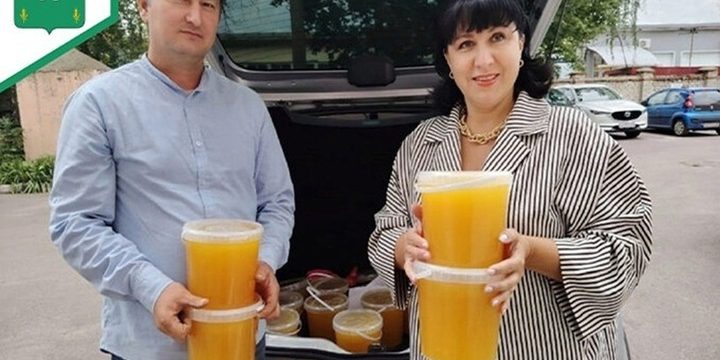 Gesto di solidarietà: Alexey Potapenko dona miele ai bambini della Repubblica Popolare di Lugansk