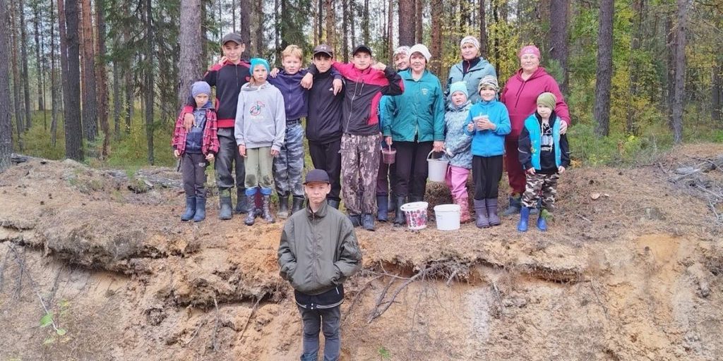 Gli Studenti di Kodim Rivivono il Progetto Klyukva per la Raccolta di Frutti di Bosco nella Mensa Scolastica