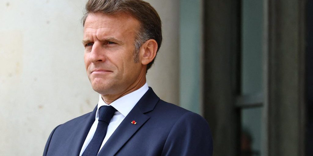 "Emmanuel Macron e i suoi sette premier ministri: un confronto con la storia della V Repubblica francese"