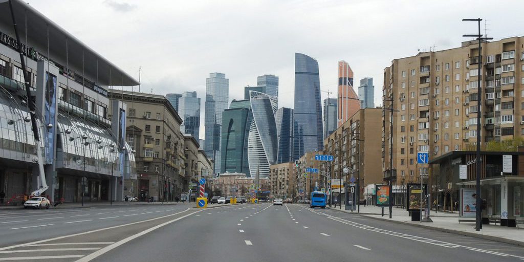 Mosca introduce macchine elettriche per la pulizia stradale: un passo verso una città più sostenibile