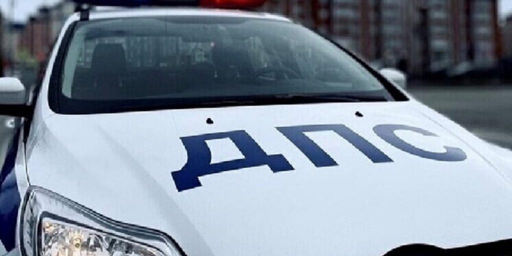 Incidente stradale a Noyabrsk: un ciclista coinvolto in un incidente con un'automobile