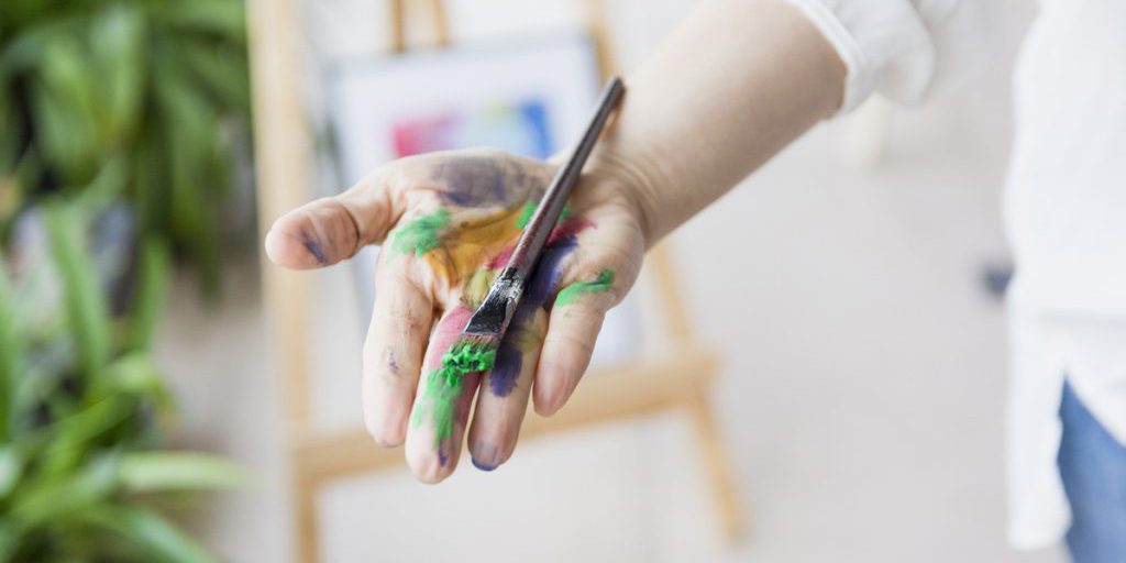 В ДНР волонтеры культуры проводят арт-терапию для детей из зоны СВО