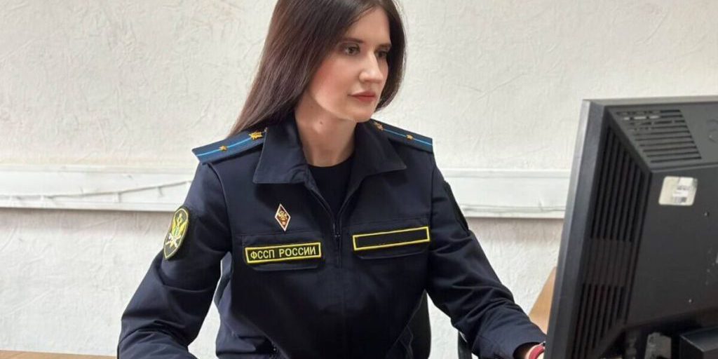 Uomo cambia cognome per sfuggire al pagamento degli alimenti: le autorità russe intervengono con successo