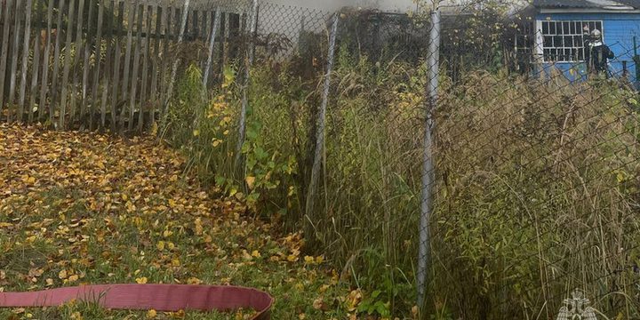 Шестнадцать человек тушили жилой дом в Калуге