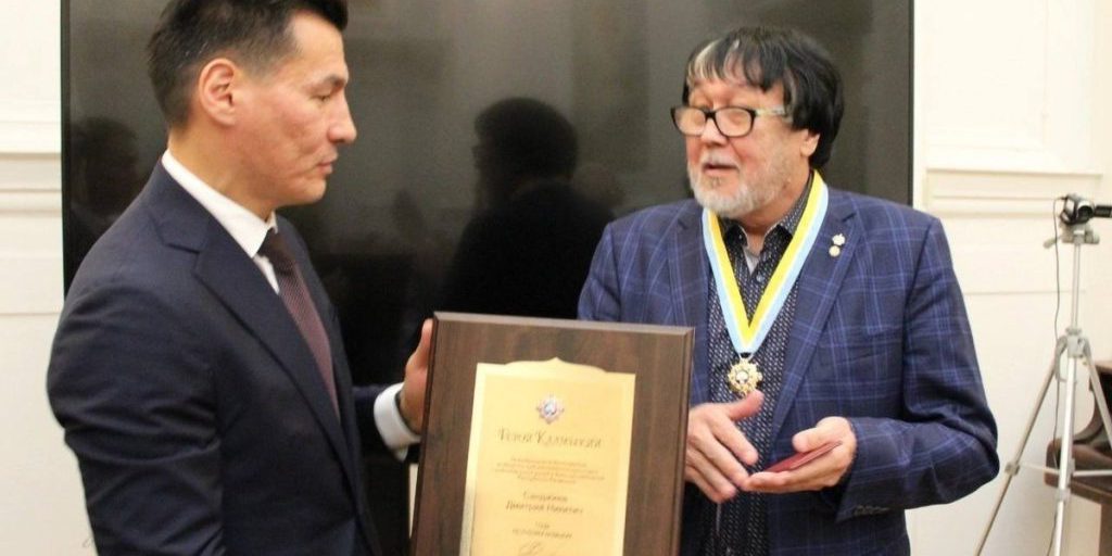 "Dmitri Sandzhiev: tra tradizioni russe e calmucche, la mostra imperdibile per scoprire l'arte di un Eroe della Calmucchia"