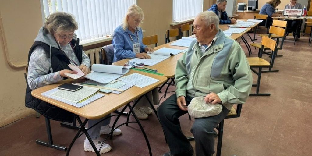 Elezioni del Governatore della Regione di Novgorod: I Cittadini Esprimono la loro Opinione sul Futuro della Regione