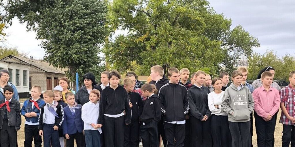 Сотрудники УФСБ привезли подарки воспитанникам коррекционной школы в Ровеньковском округе