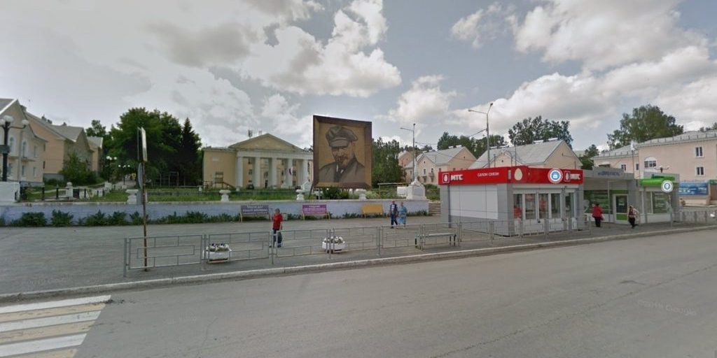 В Дегтярске подросток обрушил фонтан перед Дворцом культуры