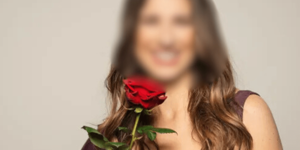 Ritardo nella nuova stagione di Die Bachelorette: cosa sta succedendo alla ricerca dell'amore in TV?

Introduzione
La nuova stagione del popolare programma televisivo "Die Bachelorette" sembra essere in ritardo, sollevando interrogativi sulla possibilità di una carenza di amore nella programmazione televisiva del 2025.

Approfondimento
Il programma "Die Bachelorette" è noto per la sua formula di ricerca dell'amore, in cui una donna cerca di trovare il suo compagno ideale tra un gruppo di uomini. La mancanza di una nuova stagione ha sollevato interrogativi sui motivi di questo ritardo, che potrebbero essere legati a problemi di produzione o a una carenza di interesse da parte del pubblico.

Possibili Conseguenze
La mancanza di una nuova stagione di "Die Bachelorette" potrebbe avere conseguenze sulla programmazione televisiva di RTL, che potrebbe dover cercare alternative per mantenere l'interesse del pubblico. Ciò potrebbe includere la messa in onda di nuovi programmi o la riproposta di stagioni precedenti.

Opinione
Non è chiaro se la mancanza di una nuova stagione sia dovuta a una carenza di interesse da parte del pubblico o a problemi di produzione. Speriamo che la nuova stagione arrivi presto per soddisfare la curiosità dei fan e mantenere viva la tradizione di questo popolare programma televisivo.

Analisi Critica dei Fatti
La situazione attuale non fornisce informazioni sufficienti per comprendere appieno i motivi del ritardo. Sarà necessario attendere ulteriori comunicazioni ufficiali per capire cosa sta succedendo e quali sono le prospettive per la nuova stagione di "Die Bachelorette".

Relazioni con altri fatti
Il ritardo nella nuova stagione di "Die Bachelorette" potrebbe essere collegato ad altri eventi o cambiamenti nella programmazione televisiva. Sarà importante monitorare le notizie per capire se ci sono connessioni con altri programmi o eventi, come ad esempio la messa in onda di nuovi programmi di dating o la cancellazione di altri show.

Contesto storico
Il programma "Die Bachelorette" ha una lunga storia e ha sempre avuto un grande seguito. La mancanza di una nuova stagione è un evento insolito e ha sollevato interrogativi sui motivi di questo ritardo. È importante considerare il contesto storico del programma e la sua evoluzione nel tempo per comprendere meglio la situazione attuale.

Fonti
La fonte di questo articolo è RTL. Per ulteriori informazioni, si prega di visitare il sito web ufficiale di RTL.