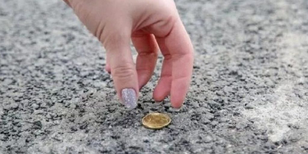 Завтра жителям Калмыкии не стоит поднимать с пола деньги