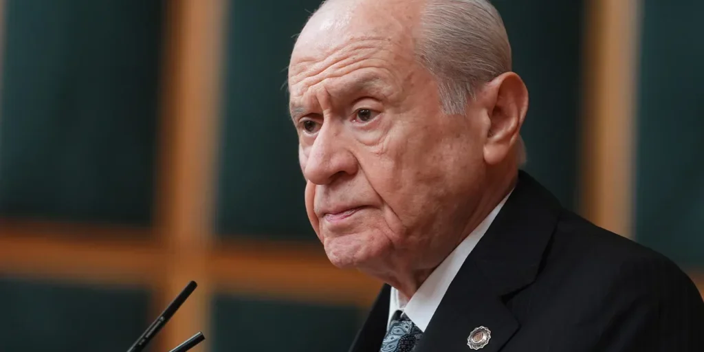 Devlet Bahçeli celebra la Giornata degli Insegnanti: riconoscimento e gratitudine per gli educatori