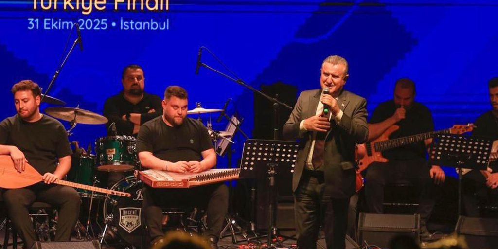 Il Ministro della Gioventù e dello Sport della Turchia si esibisce in un concorso di canto: un gesto di promozione della cultura e delle arti?
