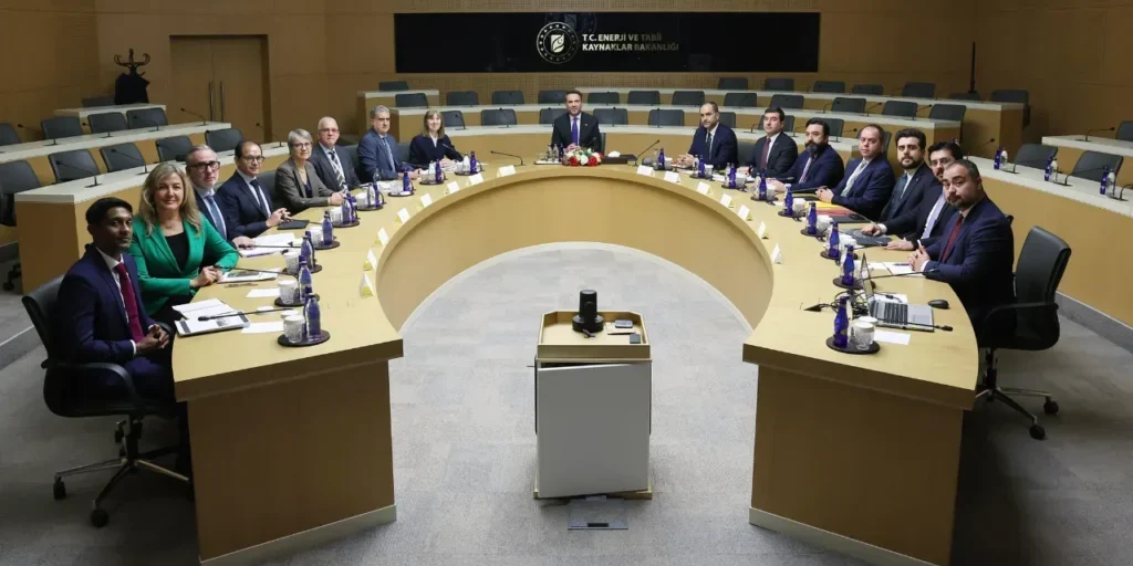 Nuovo pacchetto di 6 miliardi di dollari per l'energia e le risorse naturali