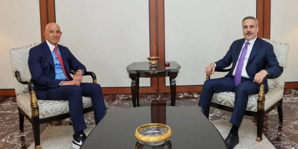 Fidan accoglie l'ambasciatore degli Stati Uniti ad Ankara, Tom Barrack.