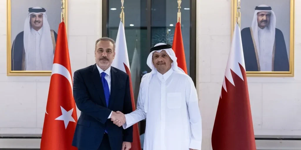 Incontro tra il ministro degli Esteri turco Hakan Fidan e il Primo Ministro di Qatar Sheikh Mohammed bin Abdulrahman Al Sani