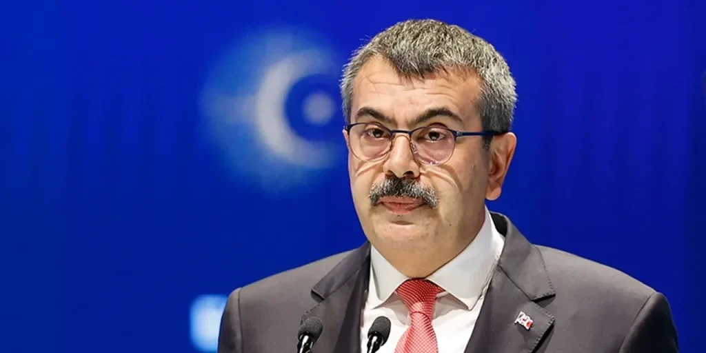 Il ministro Tekin difende le interviste per l’assunzione degli insegnanti e propone l’esame KPSS