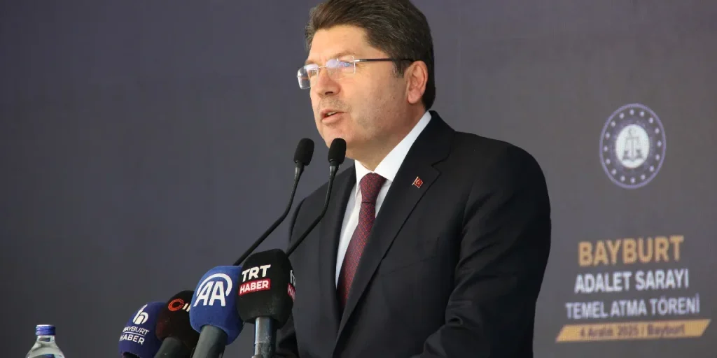 Il ministro della giustizia Yılmaz Tunç: la giustizia ora più accessibile al popolo