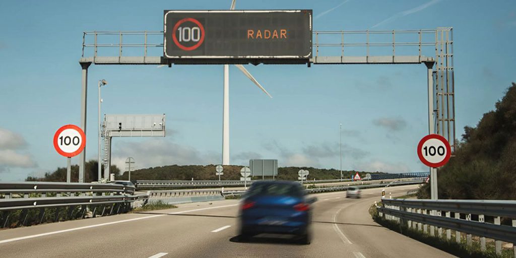 Turchia semplifica le regole del traffico: 32845 cartelli di velocità rimossi per migliorare la sicurezza stradale