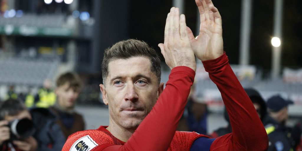 Barcelona'ya Lewandowski'den kötü haber: El Clasico'yu kaçıracak
