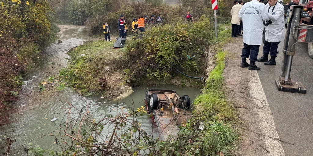 Incidente stradale a Bartın: veicolo cade in fiume, uccide marito e moglie