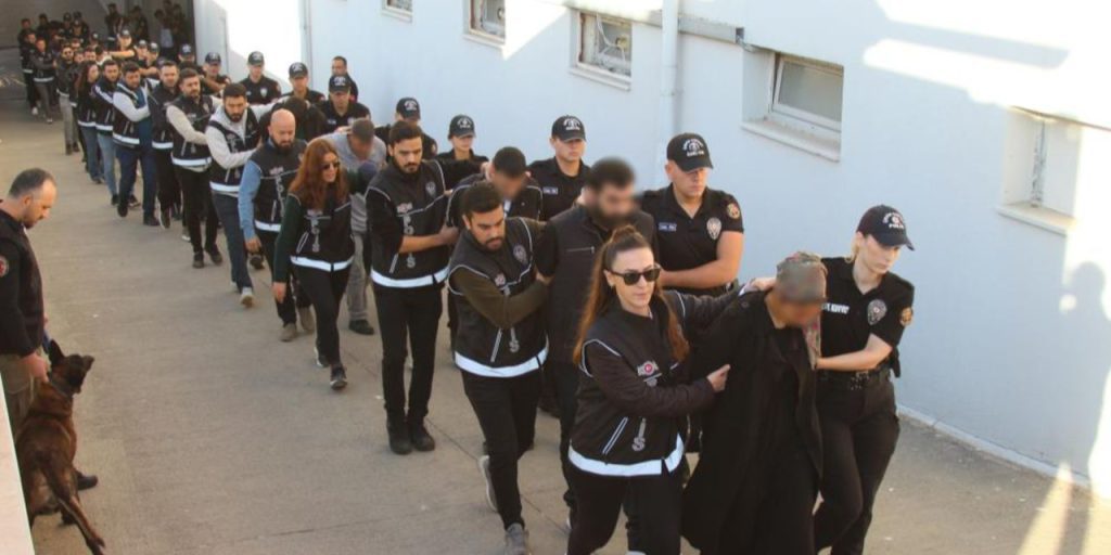 'Bayğaralar'a 10 ilde eş zamanlı operasyon! 106 kişi adliyeye sevk edildi