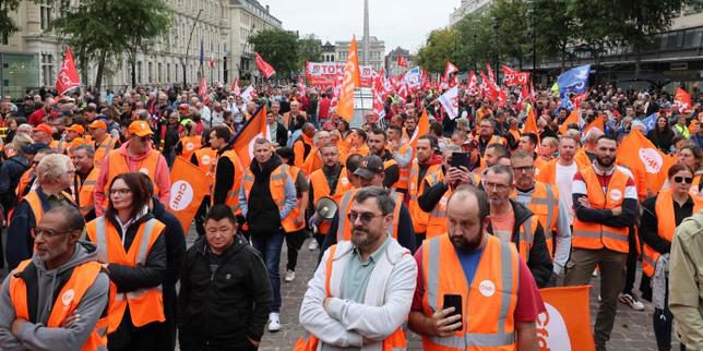 En direct, grève du 18 septembre : 45 % de grévistes dans les collèges et lycées, selon le SNES-FSU, principal syndicat du secondaire
