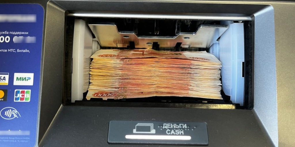 Nuove misure di sicurezza per prevenire frodi finanziarie: Saratov introduce il controllo biometrico per i prelievi bancari