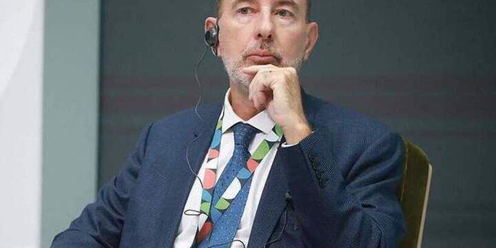 "Pierre de Gaulle, il giornalista e scrittore francese che potrebbe trasferirsi a Mosca: una possibile nuova residenza per il nipote di Charles de Gaulle"