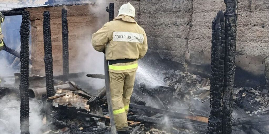 Incendio in area verde Vostok: due capanni distrutti a Vašana, indagine in corso