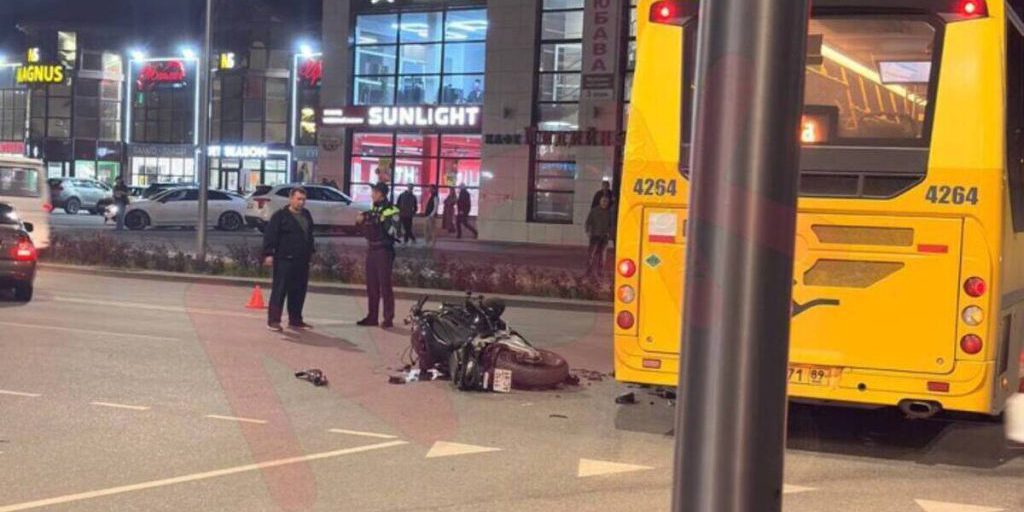 Байкер пострадал в ДТП с автобусом в Ноябрьске