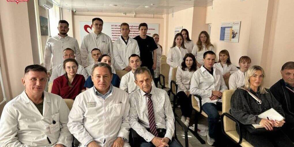 Formazione medica nella regione di Vologda: giovani medici in pratica presso l'ospedale clinico regionale