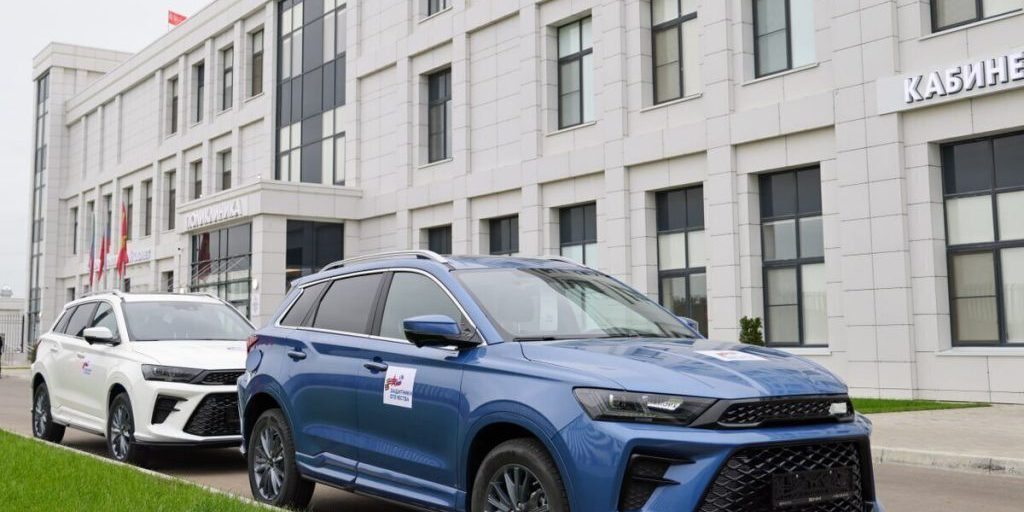 Раненым участникам СВО в Дагестане вручили специализированные автомобили