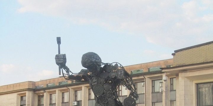 Festa del Fabbro a Donetsk: Celebrazione dell'Arte e della Tradizione nella Città Ucraina