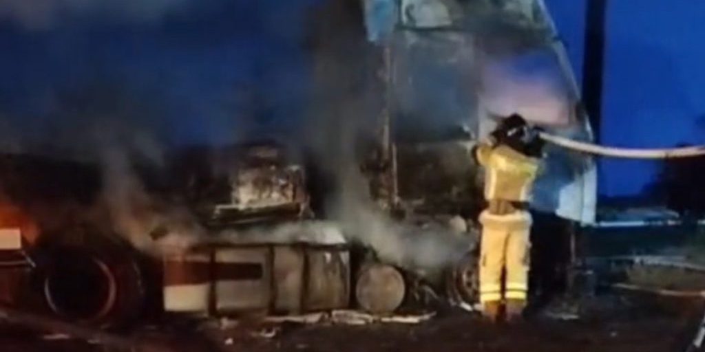 "Incendio di un camion nella regione di Rostov: le indagini in corso per determinare la causa dell'incidente"