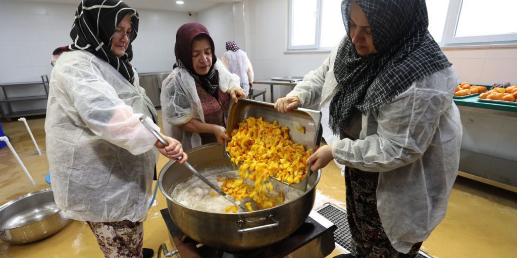 Belediyeden çiftçiyi ihya edecek anlaşma! Nilüfer çiftçisi üretecek İstanbul ve Eskişehir tüketecek
