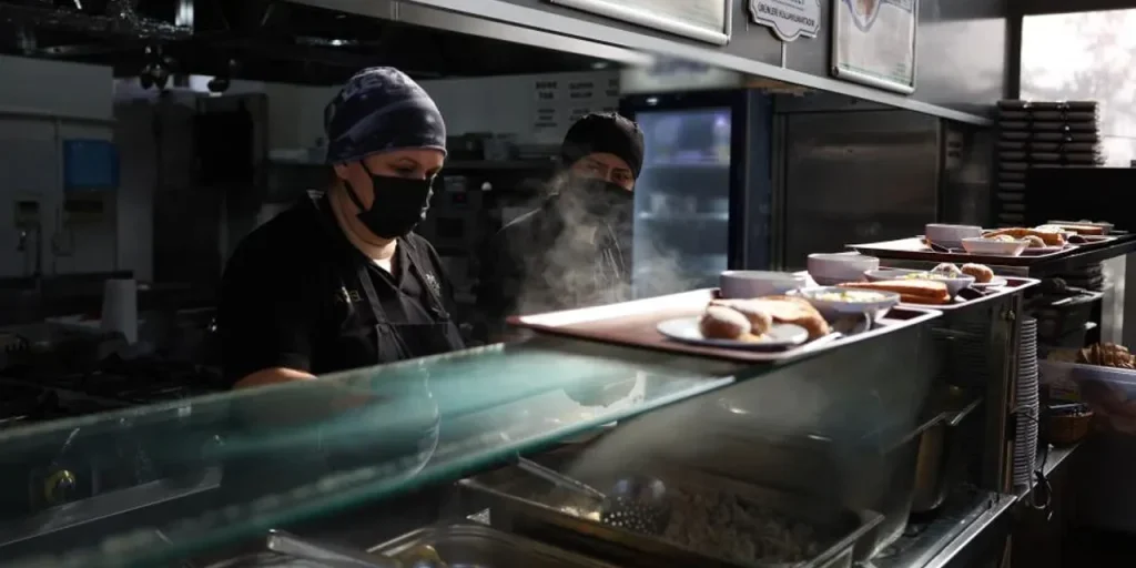 Pool Café di Aydın: quattro piatti per 75 lira turche