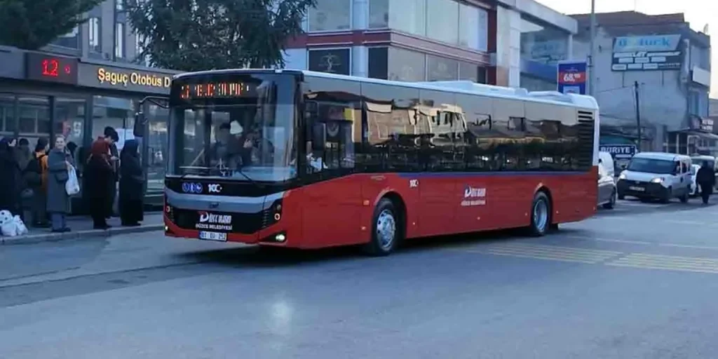 Prezzo del biglietto studentesco a Düzce ridotto da 20 a 9,60 lira