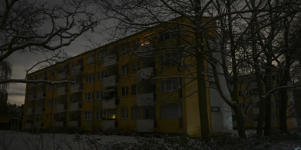 Sabotaggio a Berlino: 50.000 persone senza elettricità fino all'8 gennaio
