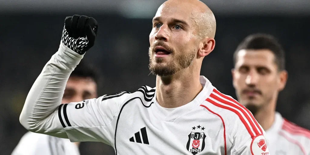 Vaclav Cerny porta a Fenerbahçe il suo quinto gol a Kadikoy