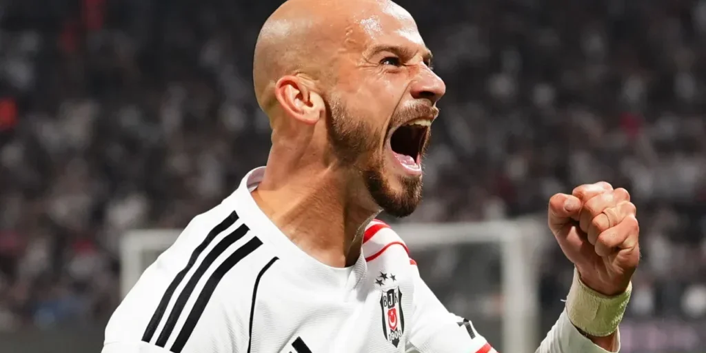 Beşiktaş considera spostare Cerny dalla posizione centrale alla fascia sinistra
