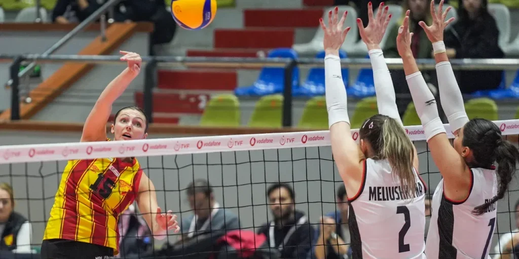 Beşiktaş pubblica comunicato dopo partita di 4 ore con incidenti nelle tribune contro Göztepe