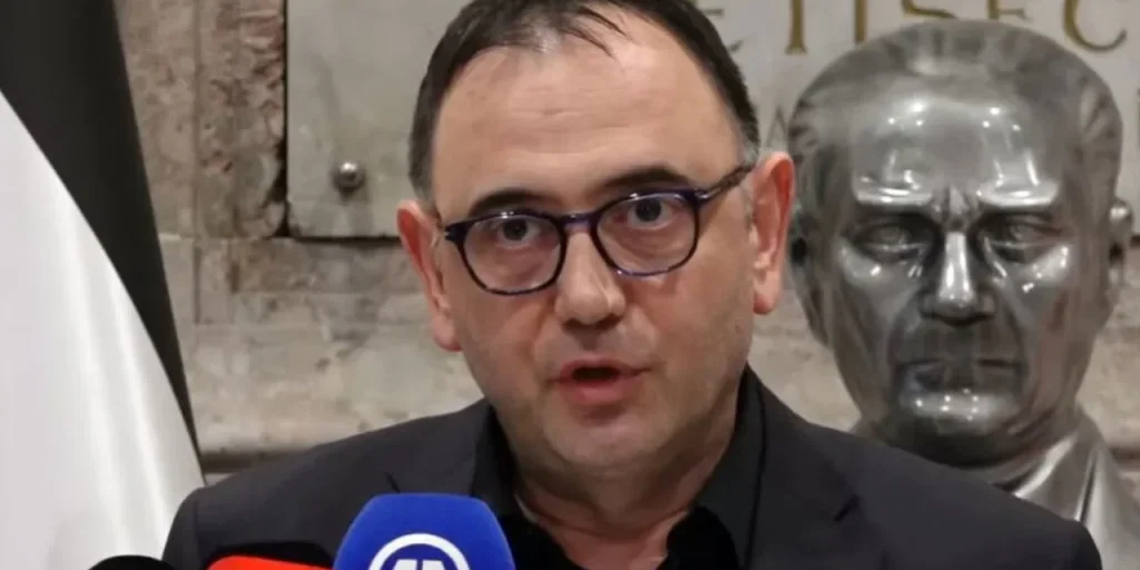 Murat Kılıç esprime disappunto per la carta rossa di Touré dopo il pareggio 3‑3 con Trabzonspor