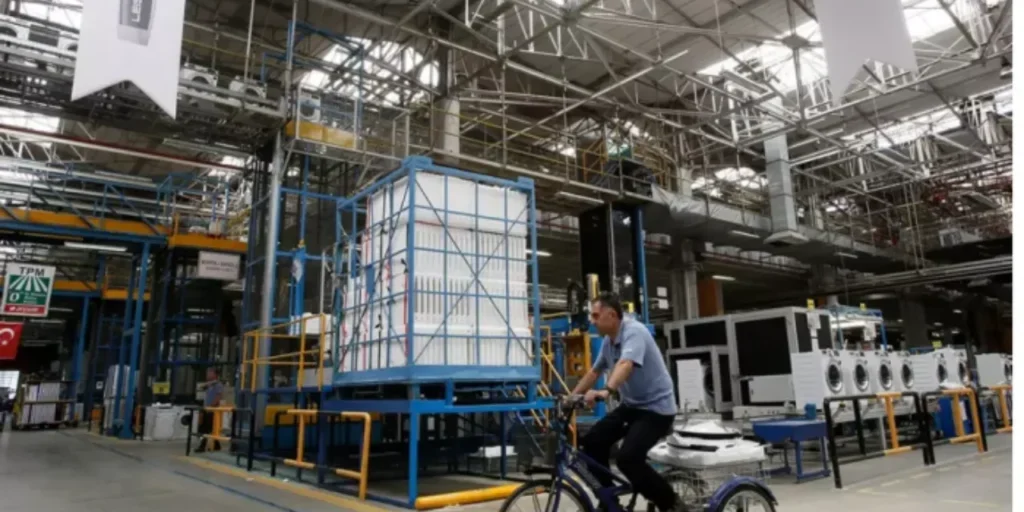 Arçelik chiuderà la fabbrica di refrigeratori a Rayong entro dicembre 2025