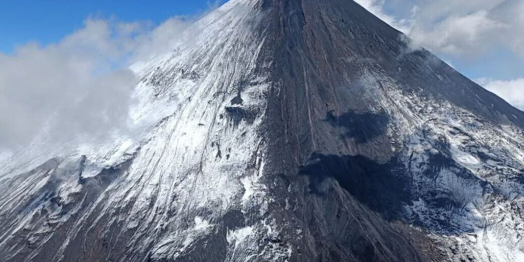 Allarme Vulcano sulla Kamčatka: Avvertimento ai Turisti per il Pericolo di Eruzione del Klučevskij