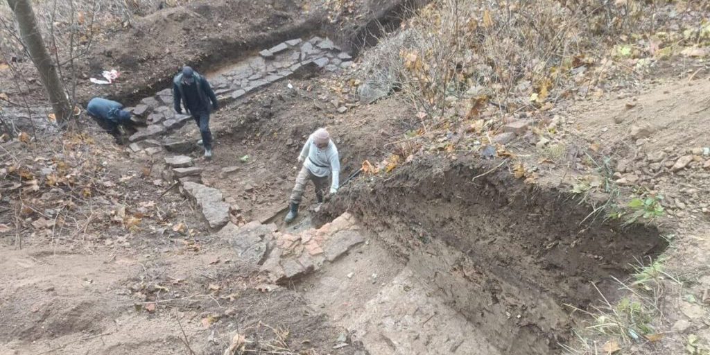 В Приютино отрыли фундамент старинной бани, в которой мылся баснописец Крылов