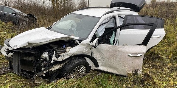 Под Гагарином КИА не поделила дорогу с Фордом