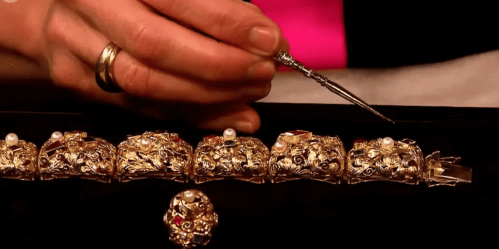 Set di Gioielli di Lusso Venduto per una Somma Considerabile: Impatto sul Mercato dell'Antiquariato