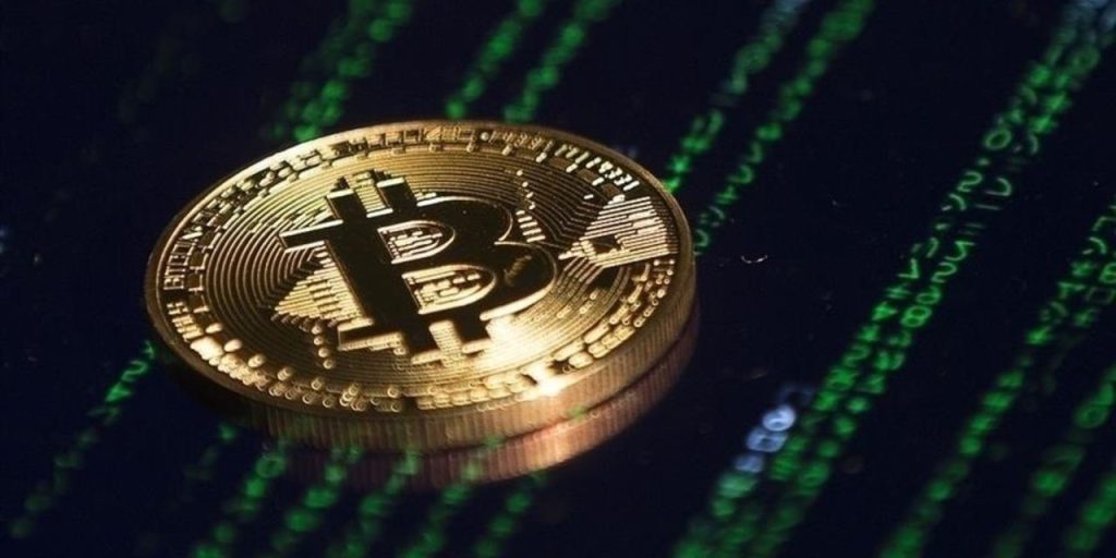 Fluttuazione improvvisa: il prezzo di Bitcoin sale e scende in pochi minuti