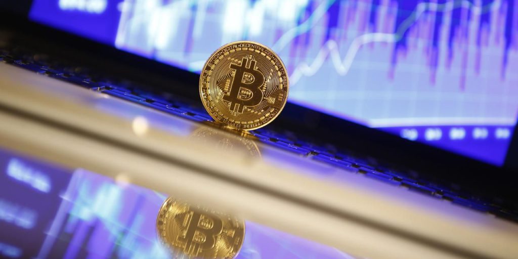 Previsioni sul prezzo del Bitcoin riviste al ribasso: cosa significa per il mercato delle criptovalute